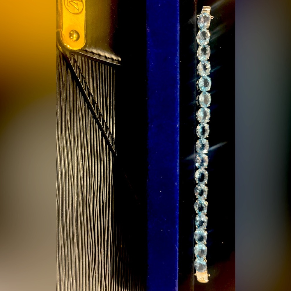 Hallmarked Bracelet 925 Large aquamarines elegant. Value $1,150.00